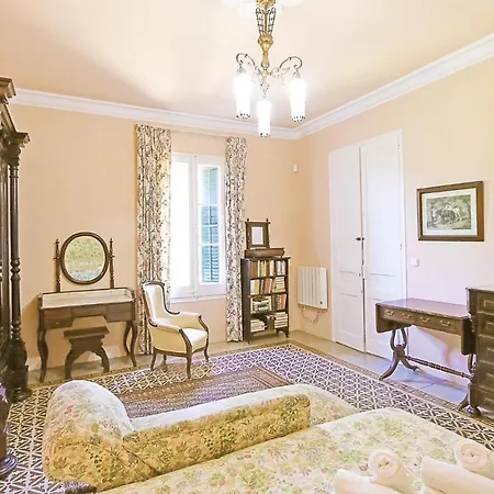 Holiday home 10 Bedroom Cozy In Vilanova Del Valles