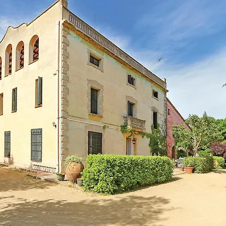 Holiday home 10 Bedroom Cozy In Vilanova Del Valles *