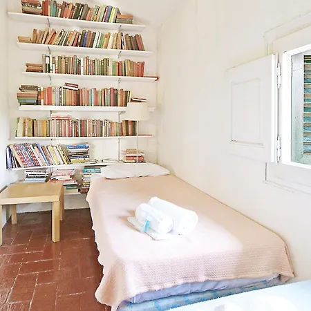 10 Bedroom Cozy In Vilanova Del Valles Holiday home *