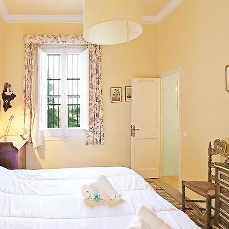 10 Bedroom Cozy In Vilanova Del Valles Holiday home Vallromanes