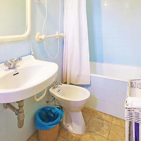 10 Bedroom Cozy In Vilanova Del Valles Holiday home Vallromanes